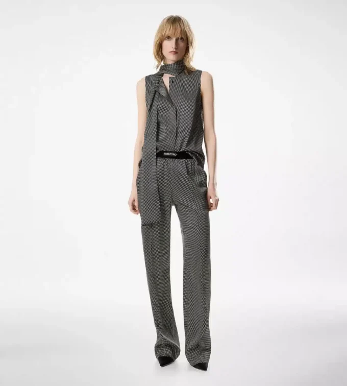 Blusa de seda sin mangas con lavalier
