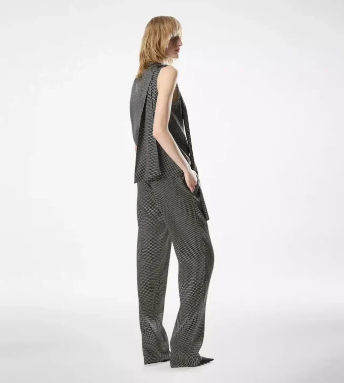 Blusa de seda sin mangas con lavalier