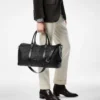 Bolso de viaje mediano de cuero granulado con abertura amplia