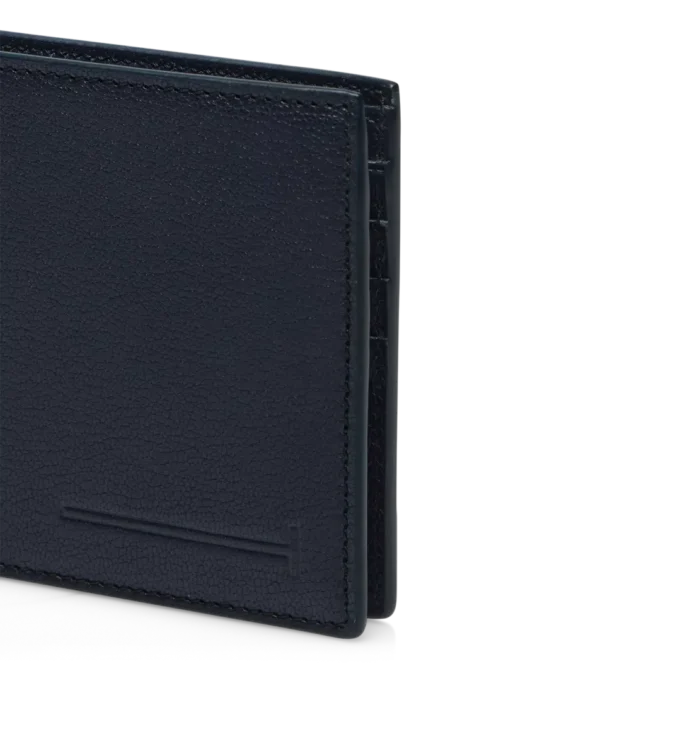 Cartera clásica con doble pliegue y línea T alargada de piel granulada flexible