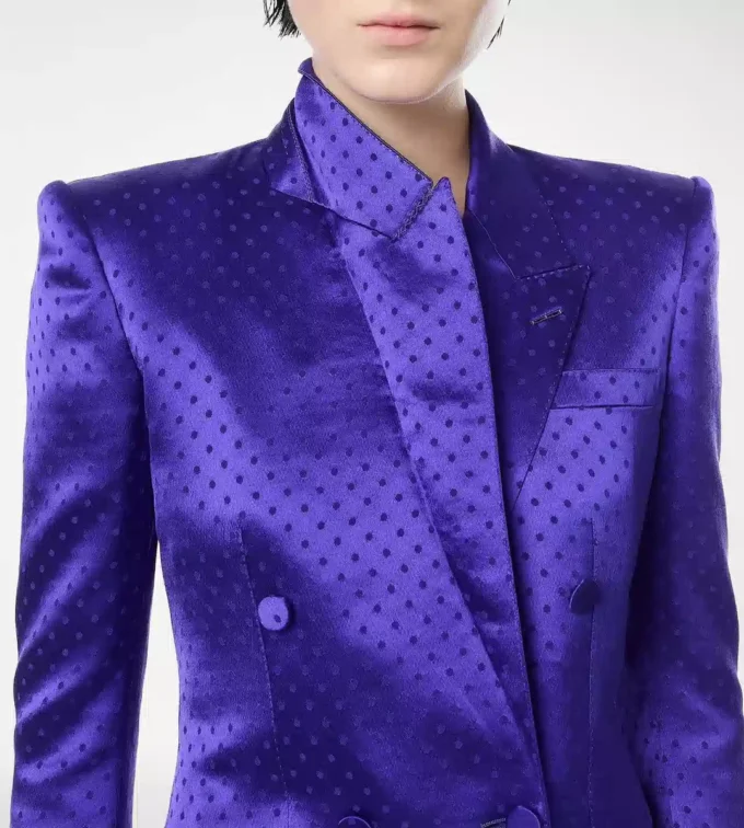 Chaqueta cruzada con solapas en pico y jacquard de lunares Chaqueta cruzada con solapas en pico y jacquard de lunares