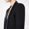 Chaqueta de esmoquin corta de dos botones con solapa chal y dos tonos Chaqueta de esmoquin corta de dos botones con solapa chal y dos tonos