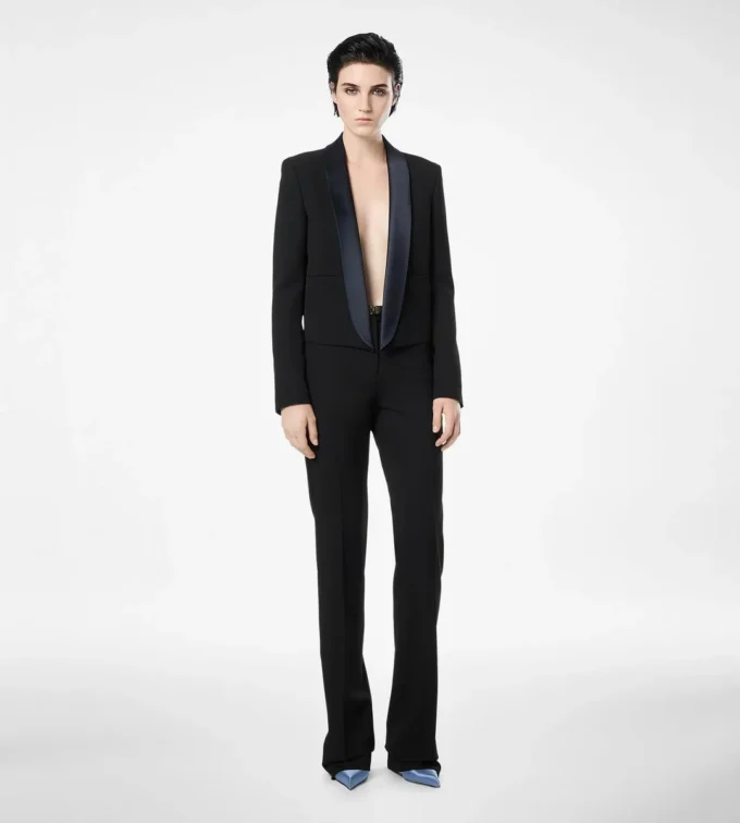 Chaqueta de esmoquin corta de dos botones con solapa chal y dos tonos Chaqueta de esmoquin corta de dos botones con solapa chal y dos tonos