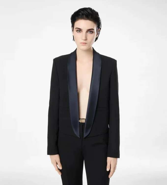 Chaqueta de esmoquin corta de dos botones con solapa chal y dos tonos Chaqueta de esmoquin corta de dos botones con solapa chal y dos tonos