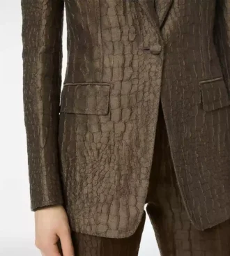 Chaqueta de solapa en pico con jacquard de cocodrilo y botonadura sencilla