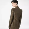 Chaqueta de solapa en pico con jacquard de cocodrilo y botonadura sencilla Chaqueta de solapa en pico con jacquard de cocodrilo y botonadura sencilla