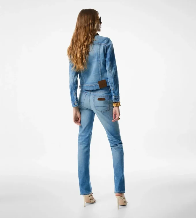 Chaqueta vaquera lavada con piedras de verano Chaqueta vaquera lavada con piedras de verano