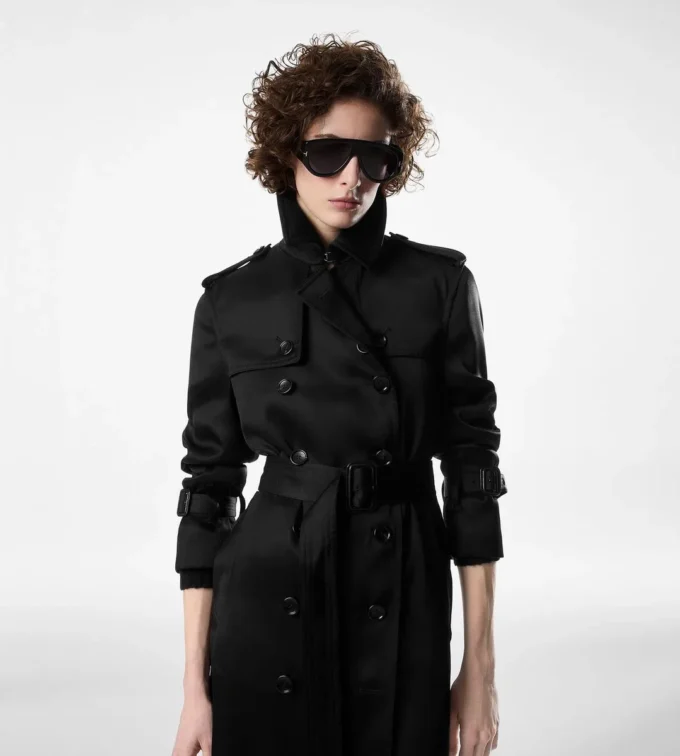 Gabardina con cuello interior de cuero Gabardina con cuello interior de cuero