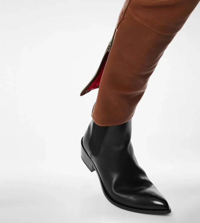 Pantalones moteros de piel de búfalo granulada Pantalones moteros de piel de búfalo granulada