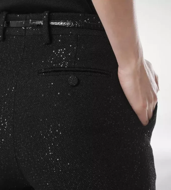 Pantalones rectos entallados de crepé de mezcla de lana con lentejuelas Pantalones rectos entallados de crepé de mezcla de lana con lentejuelas