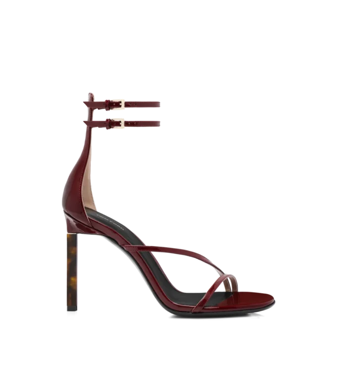 Sandalias de charol con correa al tobillo Sandalias de charol con correa al tobillo