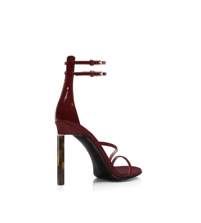 Sandalias de charol con correa al tobillo Sandalias de charol con correa al tobillo