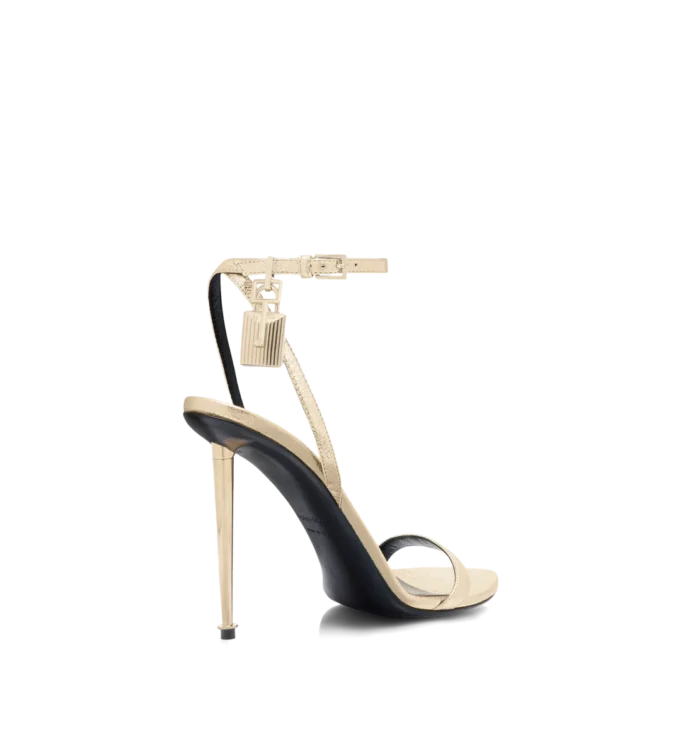 Sandalias puntiagudas sin talón con candado de cuero napa laminado Sandalias puntiagudas sin talón con candado de cuero napa laminado