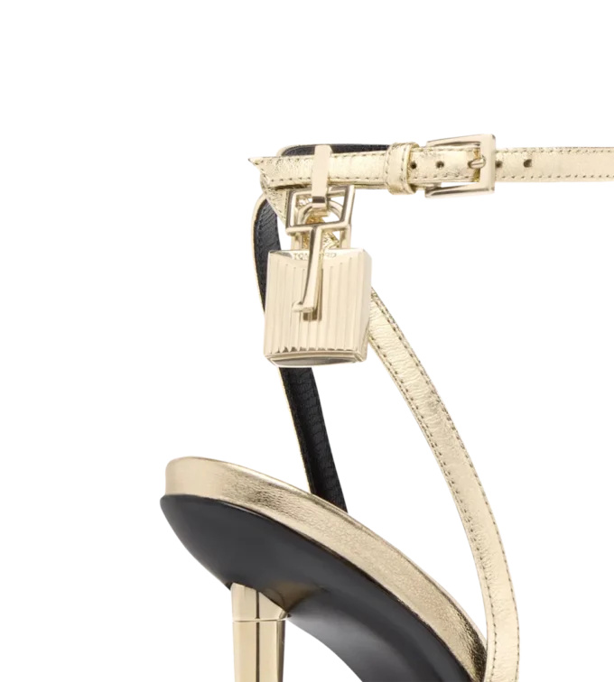 Sandalias puntiagudas sin talón con candado de cuero napa laminado Sandalias puntiagudas sin talón con candado de cuero napa laminado