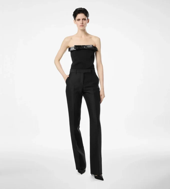 Top sin tirantes con detalle de lazo