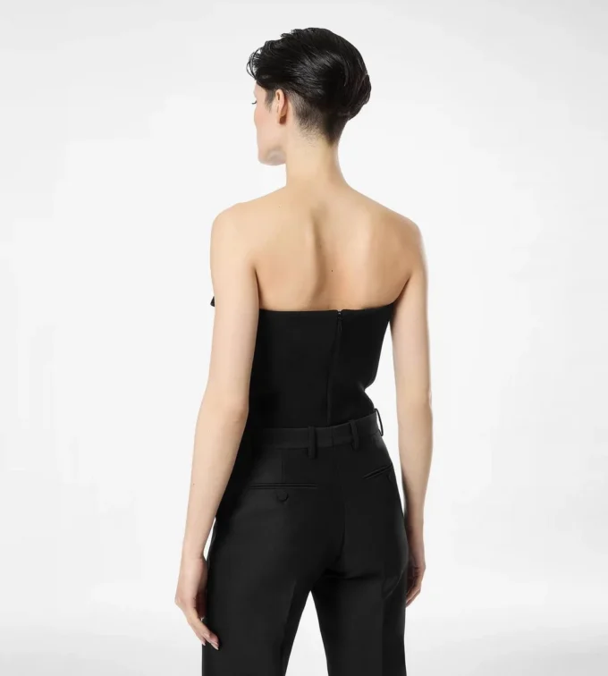 Top sin tirantes con detalle de lazo