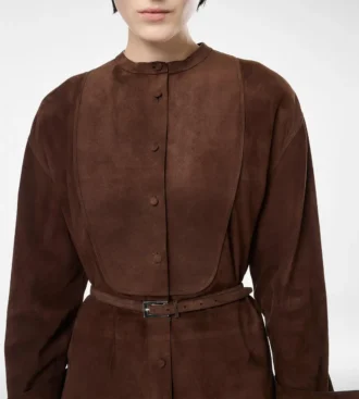 Vestido camisero mini con cinturón y plastrón de ante de cordero de grano completo