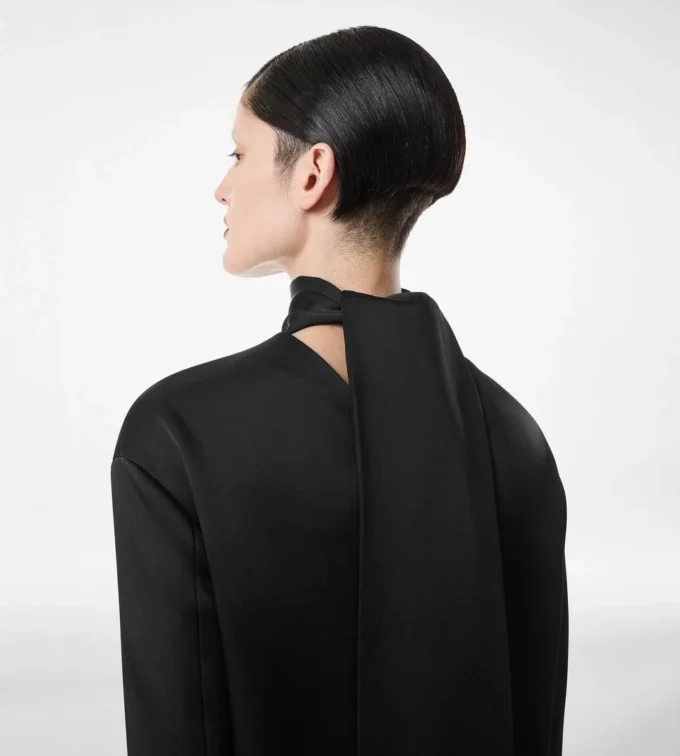 Vestido de cóctel brillante de crepé con cuello alto Vestido de cóctel brillante de crepé con cuello alto