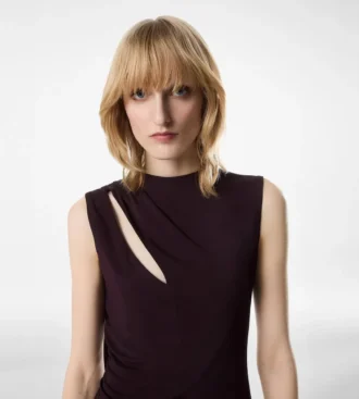 Vestido de cóctel con aberturas y detalle de pañuelo