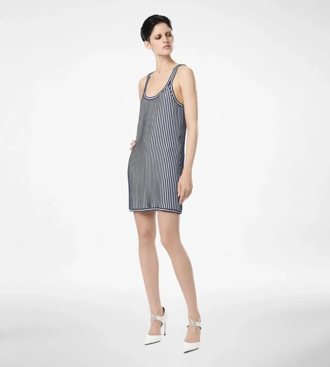 Vestido de cóctel de tirantes de seda con bordado de lentejuelas Vestido de cóctel de tirantes de seda con bordado de lentejuelas