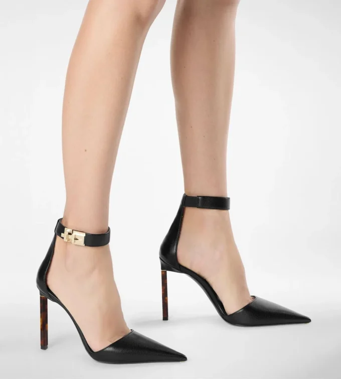 Zapatos de salón con correa al tobillo y hebilla en T de piel granulada flexible