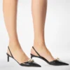 Zapatos de salón con talón abierto y hebilla en T de piel brillante