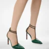 Zapatos de salón con tira en T estampados de pitón Zapatos de salón con tira en T estampados de pitón