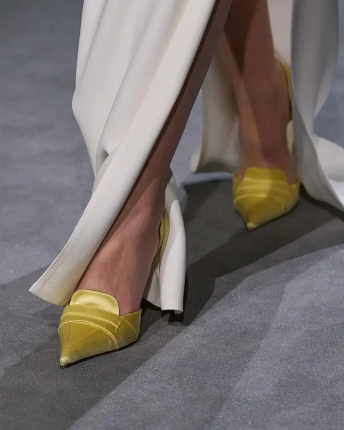 Zapatos de salón Eva D’Orsay de satén Zapatos de salón Eva D’Orsay de satén