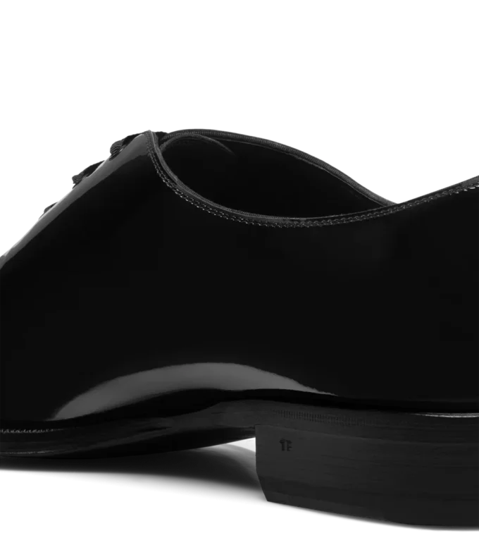 Zapatos de vestir Vincent con cordones y puntera entera de charol